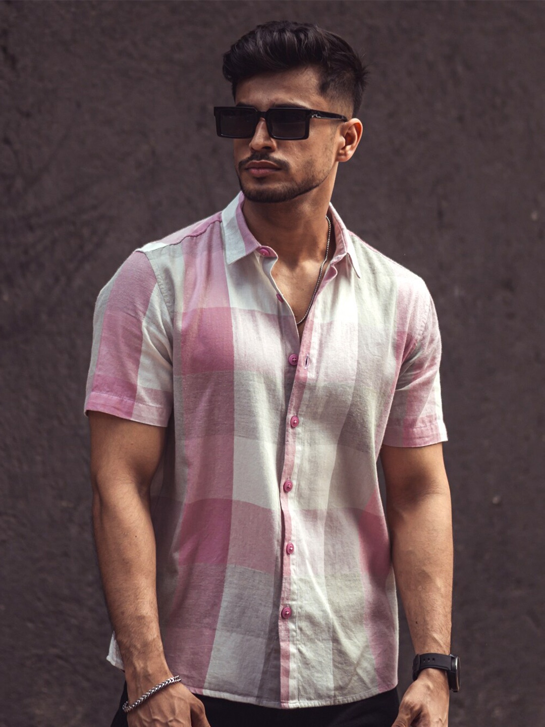 

Powerlook Grey India Slim Buffalo Checks Printed Spread Collar Casual Shirt, Pink