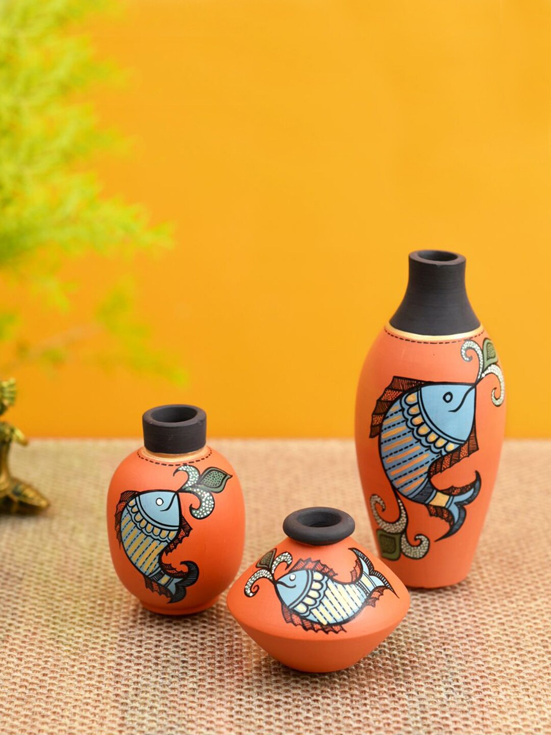 

AAKRITI ART CREATIONS 3-Pcs Orange & Blue Happy Fish Printed Vases