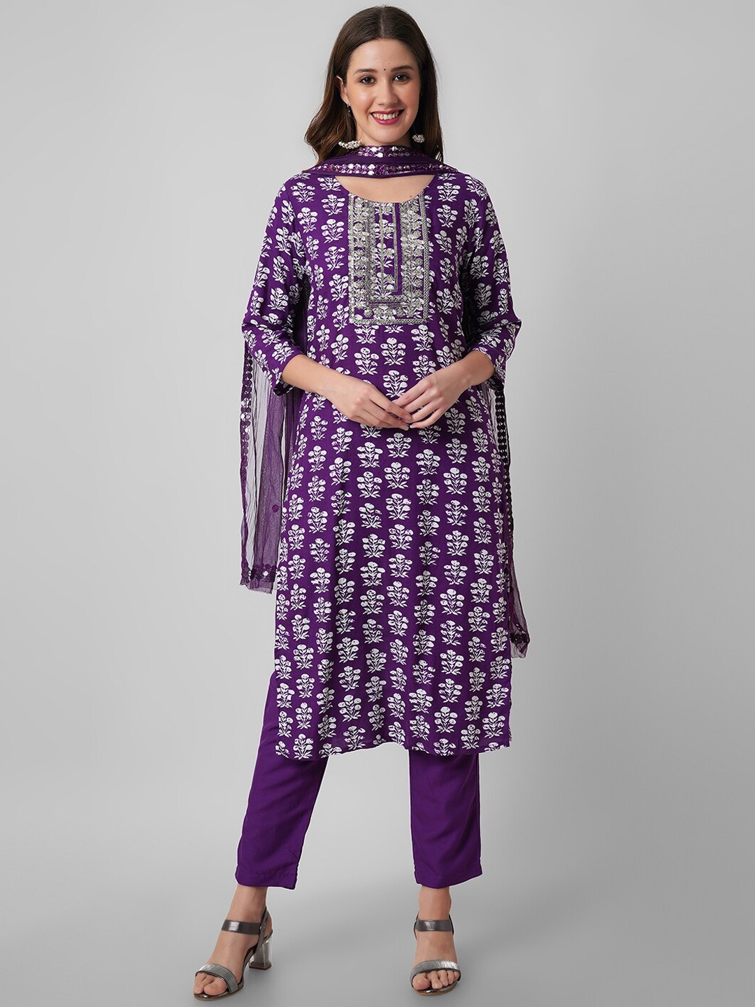 

Amayra Women Ethnic Motifs Printed Thread Work Straight Kurta & Trousers with Dupatta, Purple