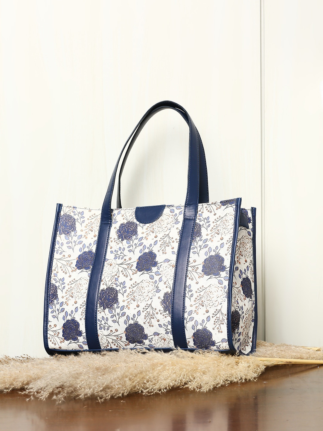 

DressBerry Floral Textured Structured Shoulder Bag, White