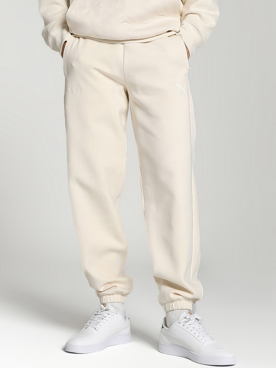 

one8 x PUMA Men Signature Self Design Cotton Joggers, Cream