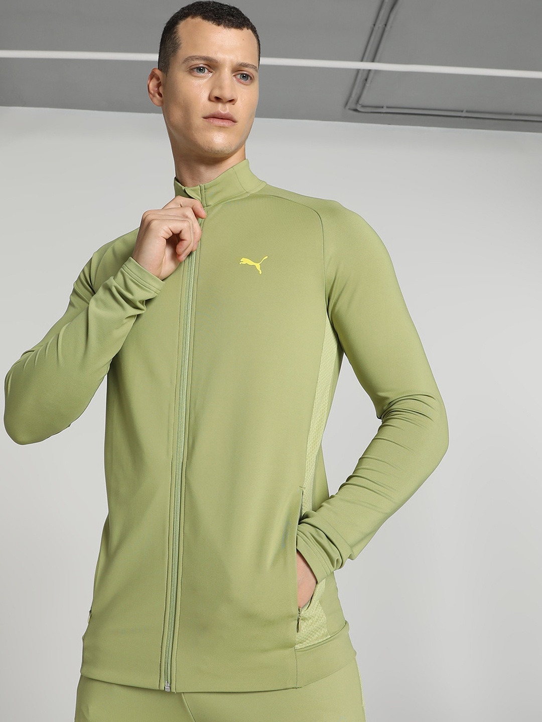 

one8 x PUMA Mock Collar Training or Gym Sporty Jacket, Green