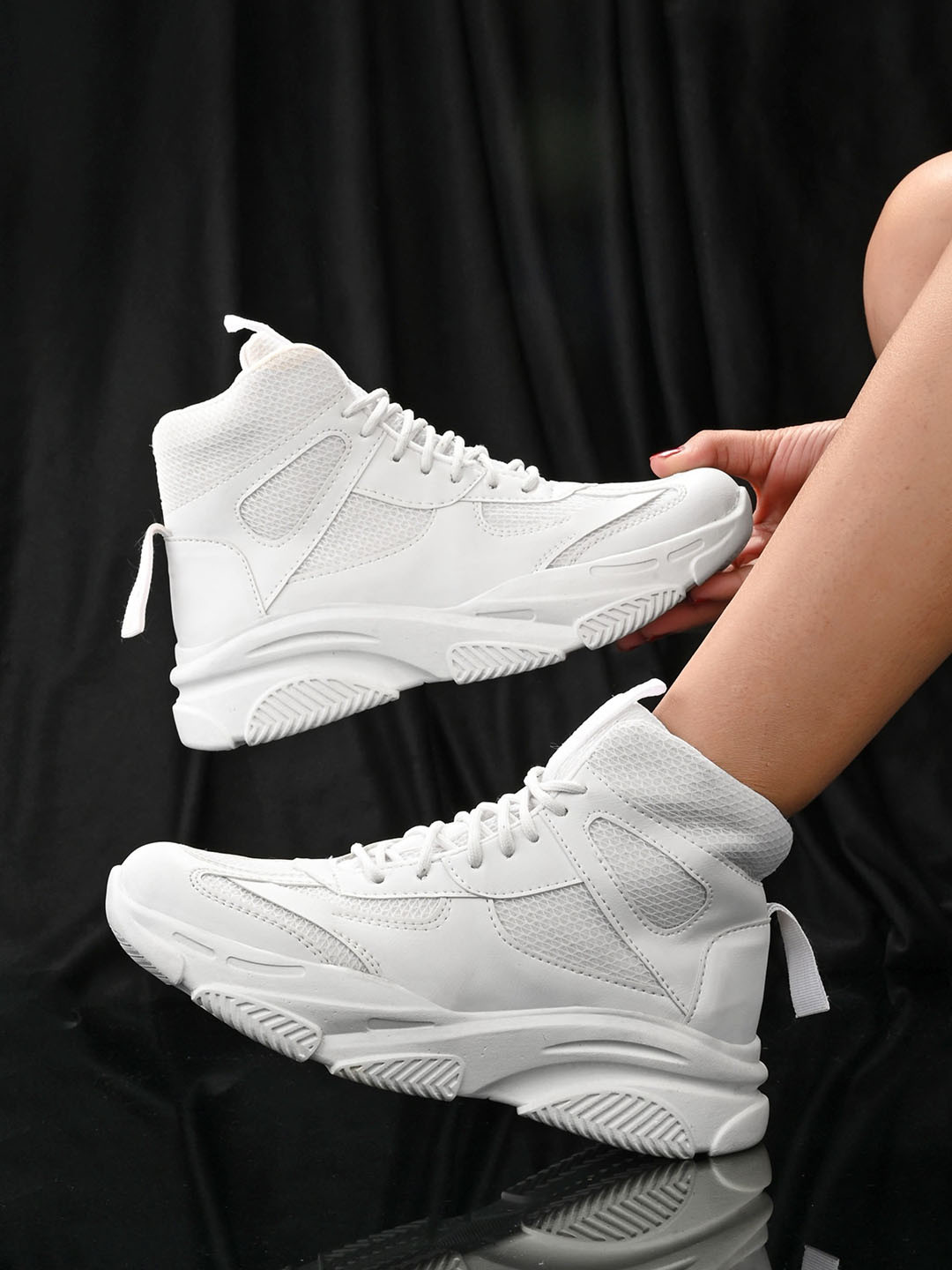 

The Roadster Lifestyle Co. Women White Textured Mid-Top Sneakers