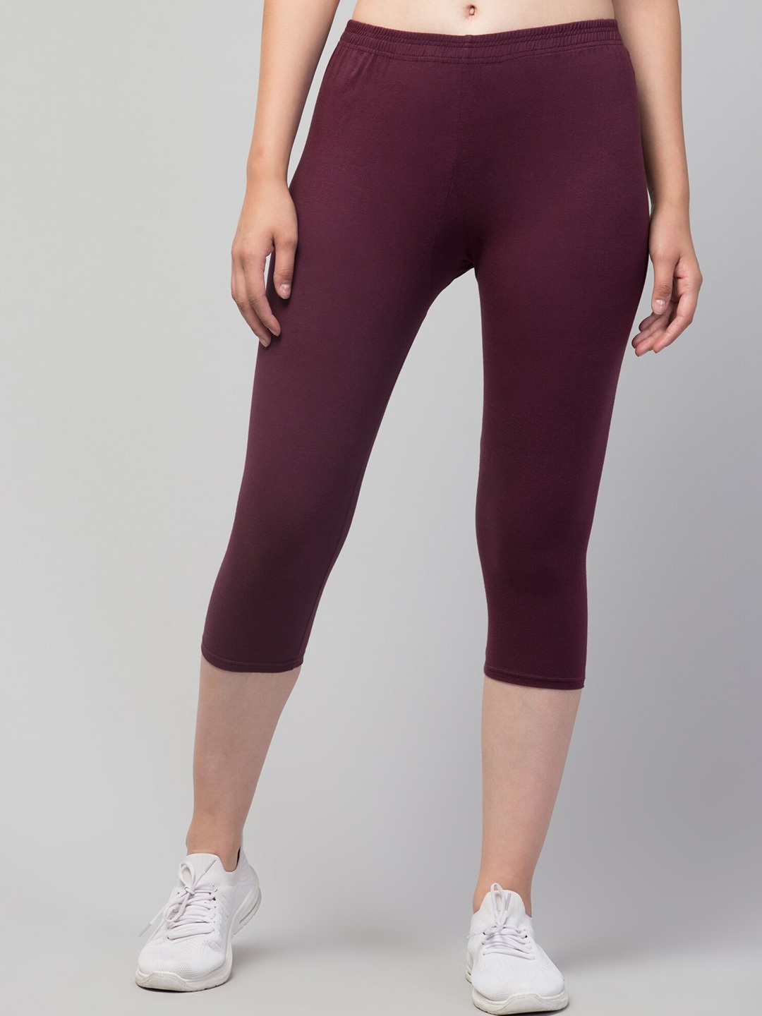 

Apraa & Parma Women Mid-Rise Skinny Fit Capris, Maroon