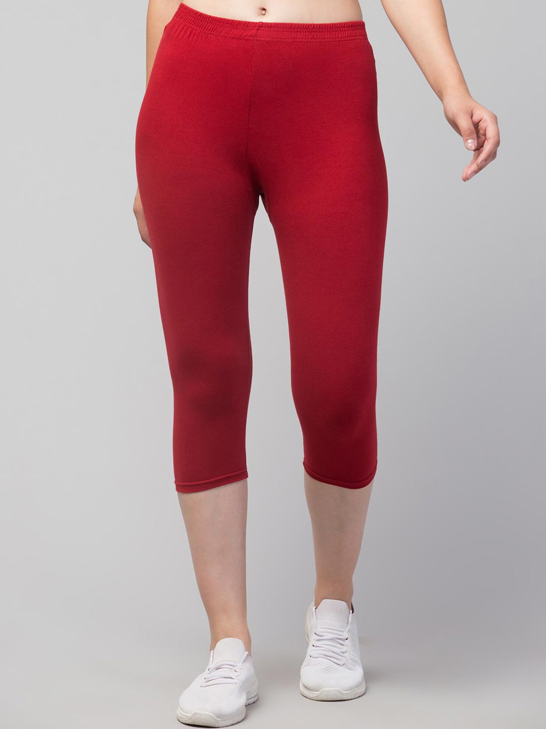 

Apraa & Parma Women Skinny Fit Capris, Maroon