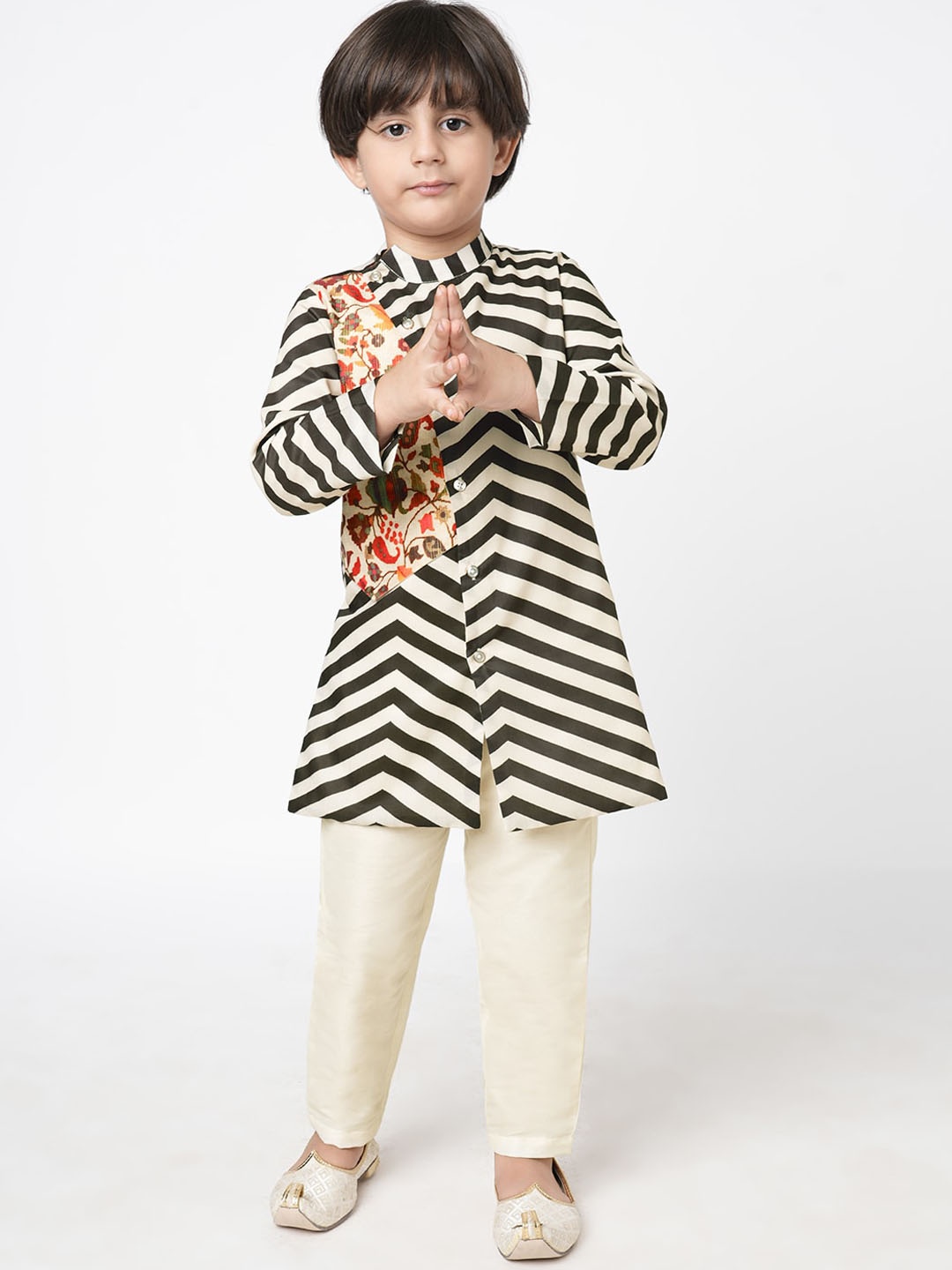 

LIL DRAMA Boys Striped Mandarin Collar Straight Kurta With Trousers, Black