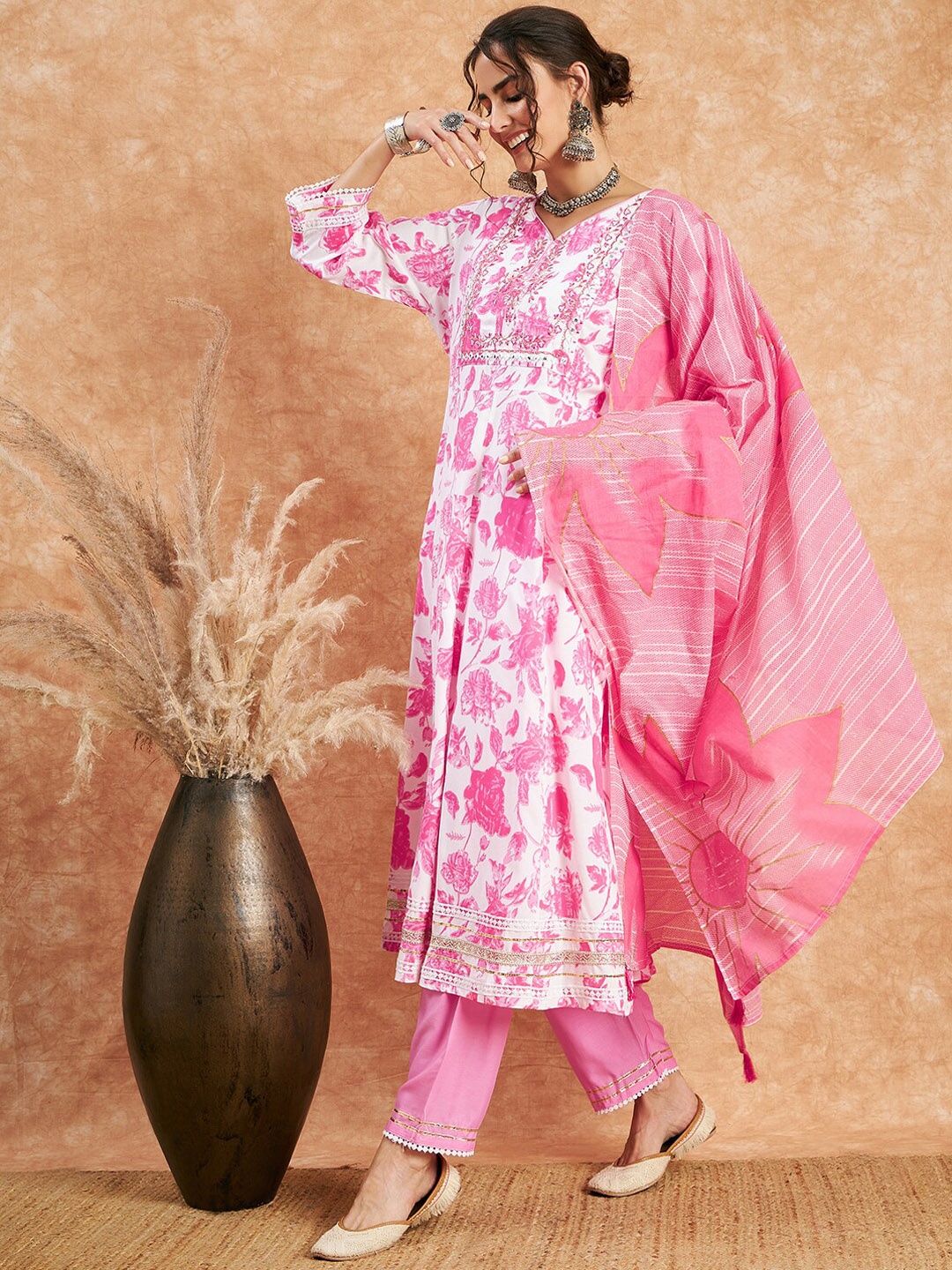 

Sangria Floral Printed Kurta With Trouser & Dupatta, White
