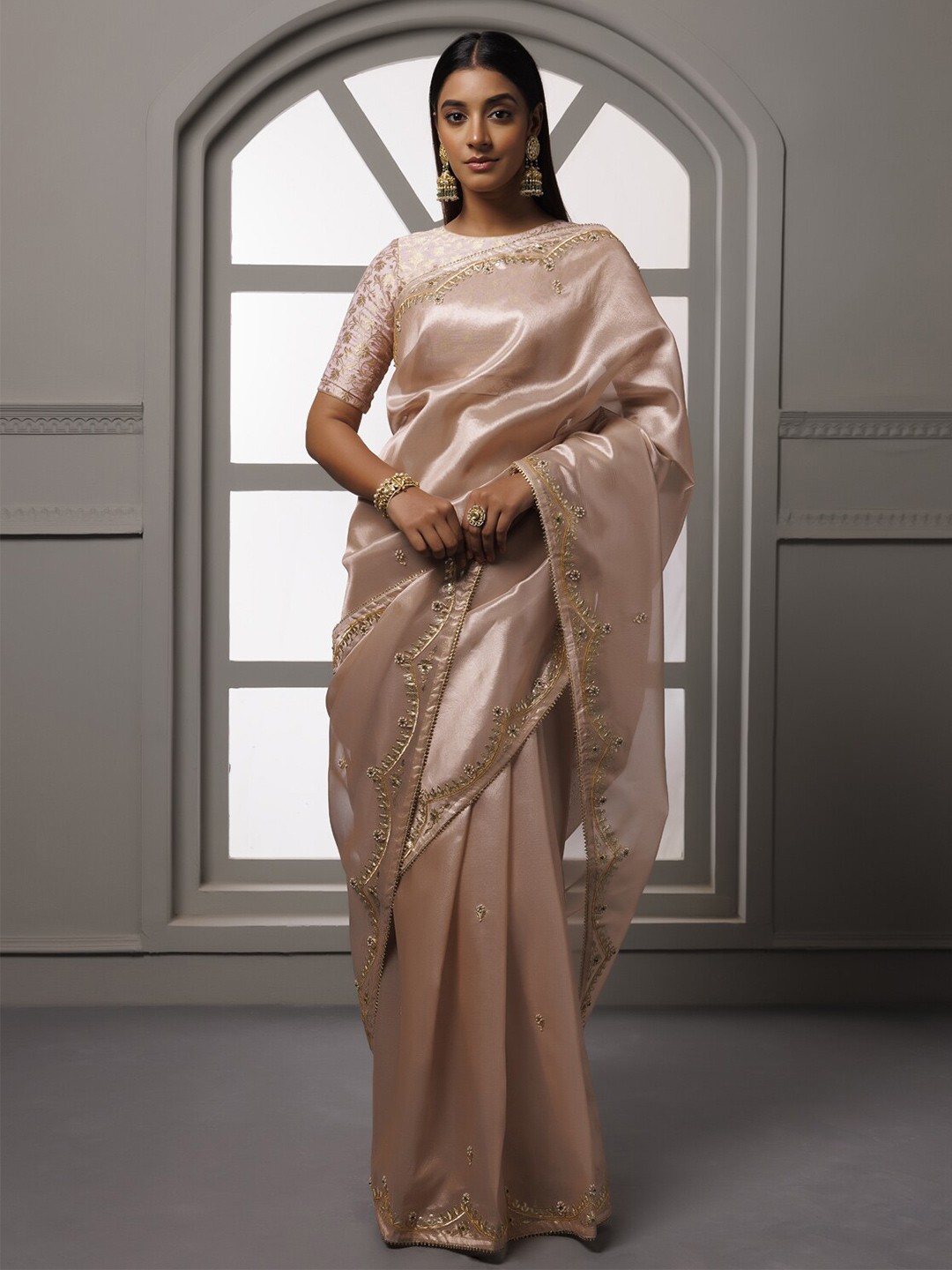 

Geroo Jaipur Embellished Gotta Patti Tissue Banarasi Saree, Pink
