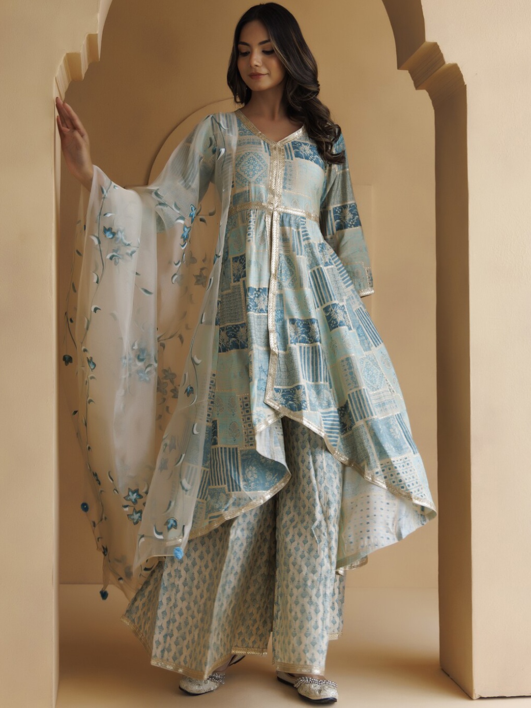 

Geroo Jaipur V Neck Floral Printed Assymetric Kurta & Palazzos With Dupatta, Blue