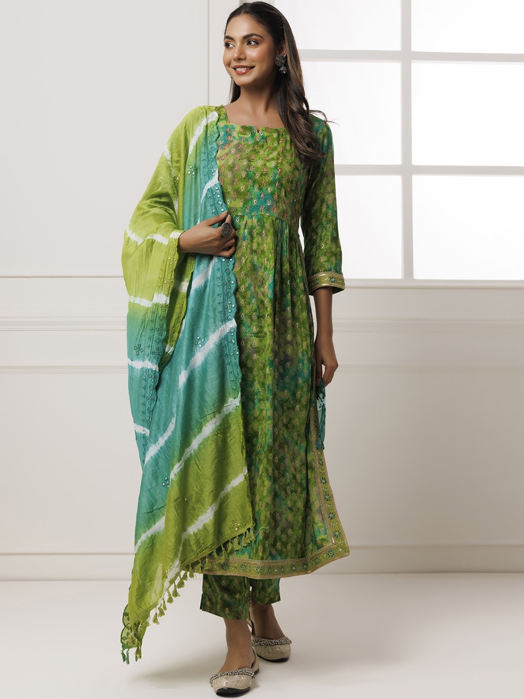 

Geroo Jaipur Round Neck Piasley Printed Pleated Anarkali Kurta & Trouser With Dupatta, Green