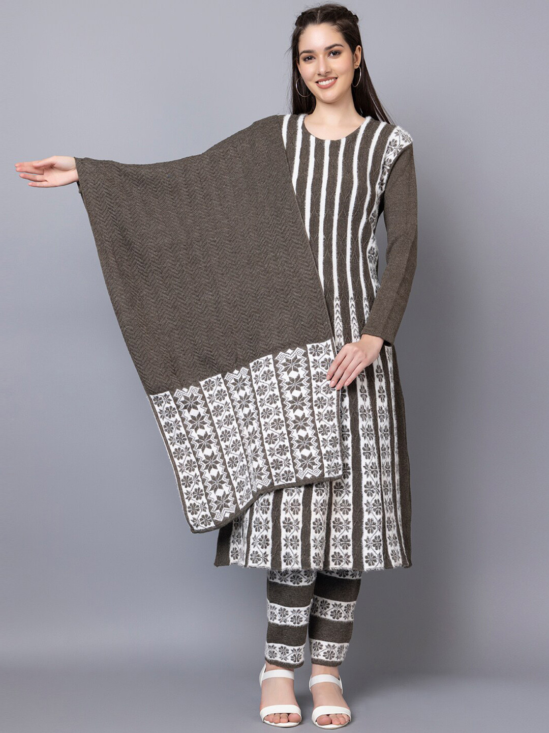 

TYSORT Striped Woolen Kurta With Trousers, Khaki