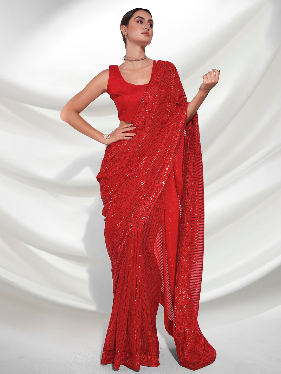 

DIVASTRI Floral Embellished Sequinned Saree, Red