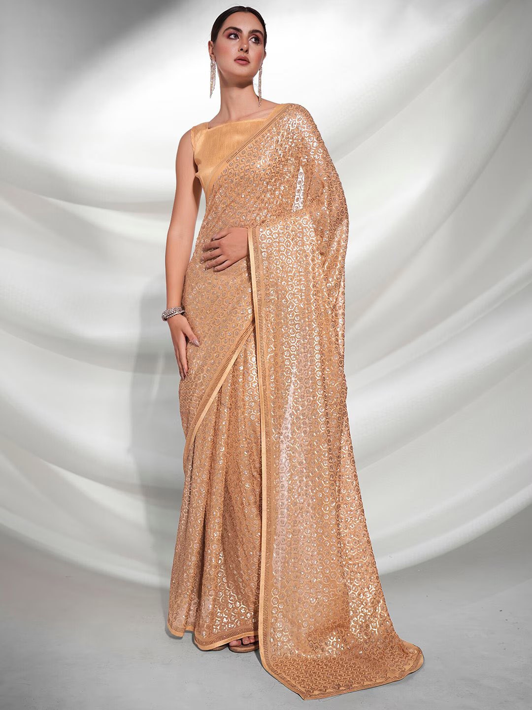 

DIVASTRI Embellished Sequinned Saree, Yellow