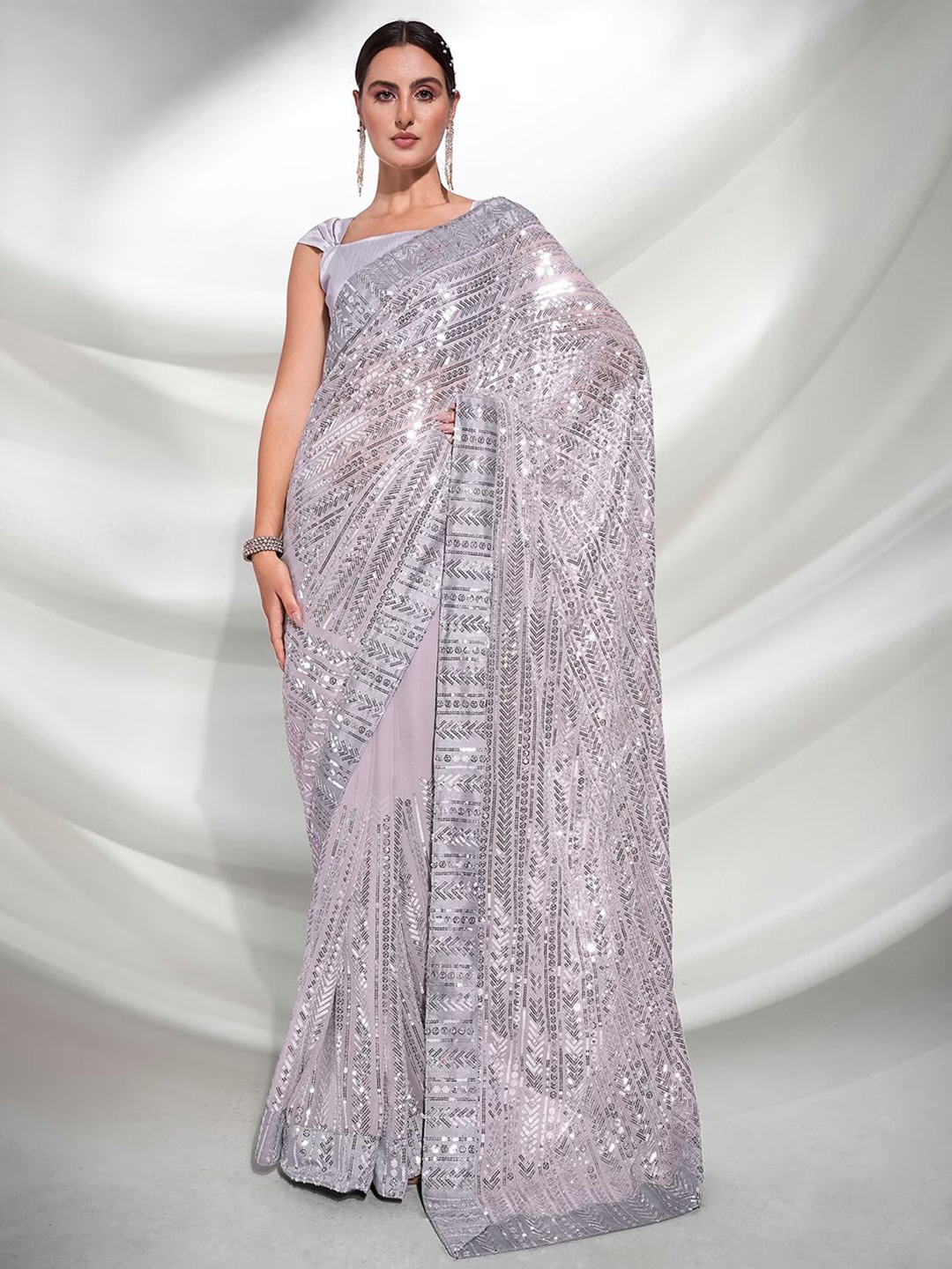 

DIVASTRI Embellished Sequinned Saree, Grey