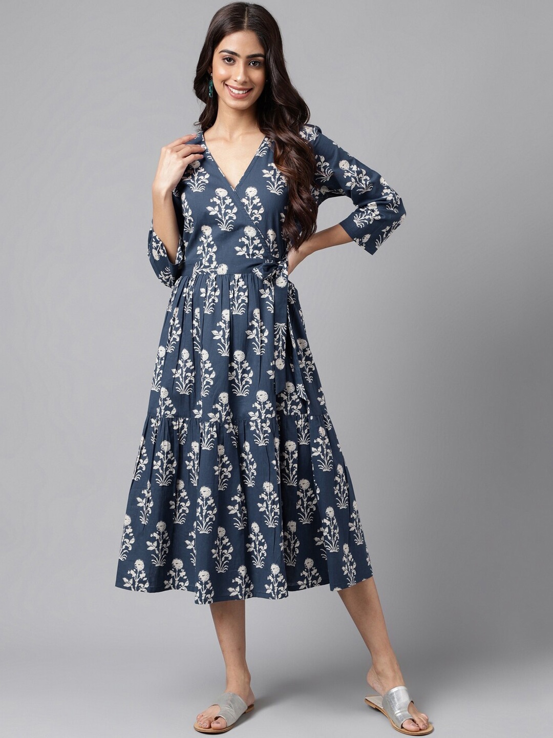 

Janasya Navy Blue Floral Printed V-Neck Gathered Detailed Cotton A-Line Midi Ethnic Dress