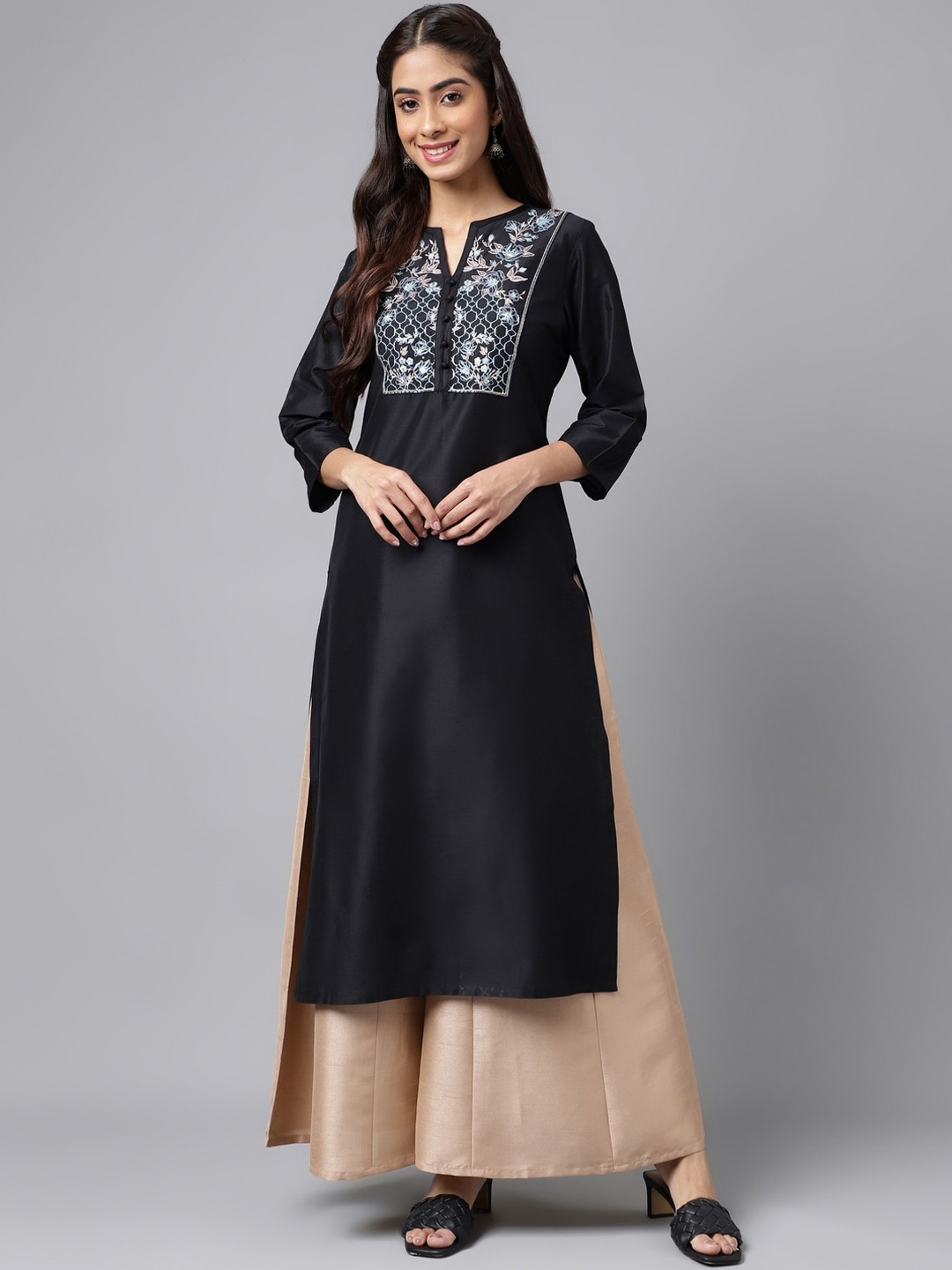 

Janasya Black Round Neck Thread Work Detailed Straight Kurta