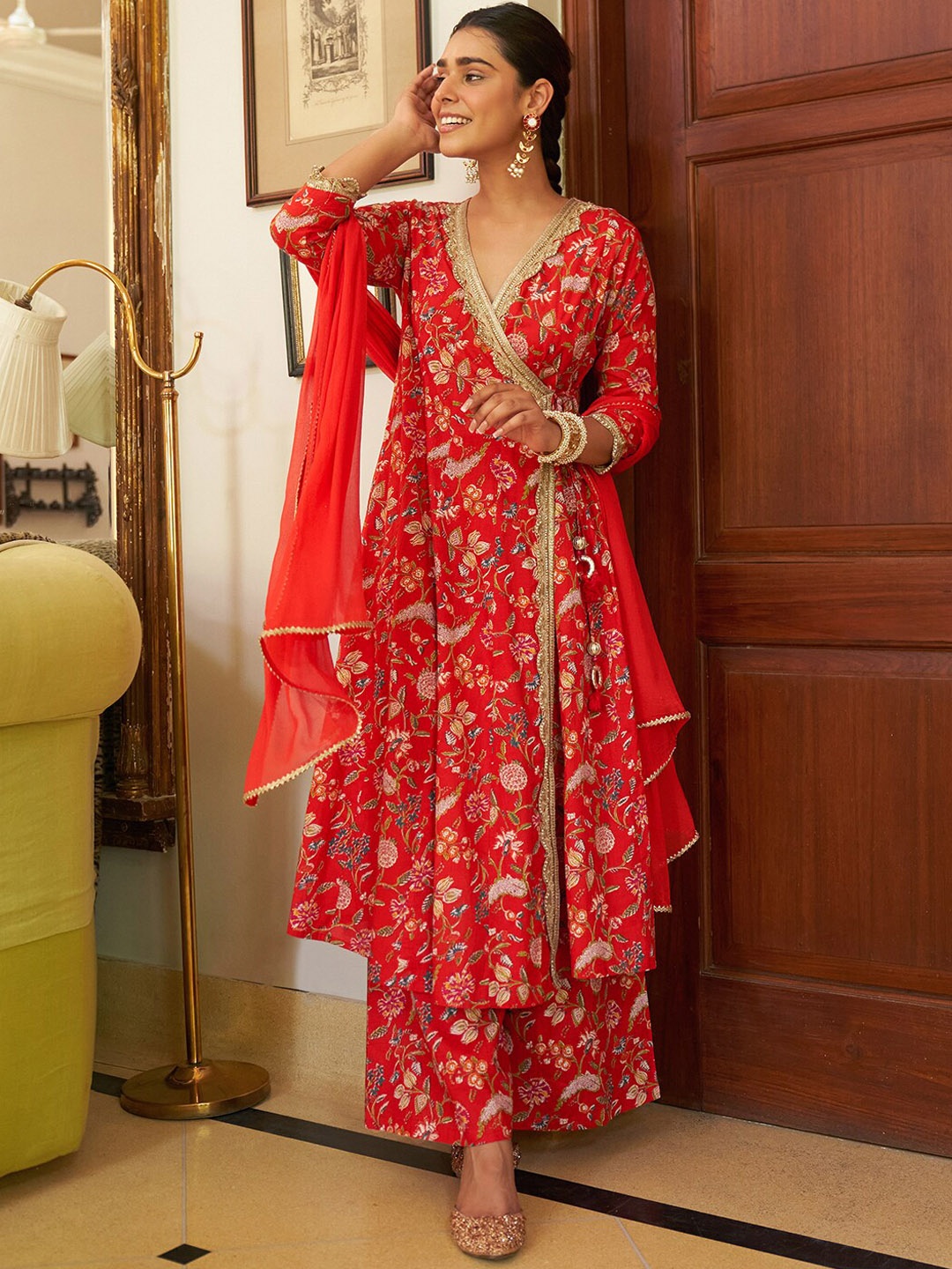 

Janasya Red Floral Printed Gotta Patti Pure Cotton Kurta with Palazzos & With Dupatta