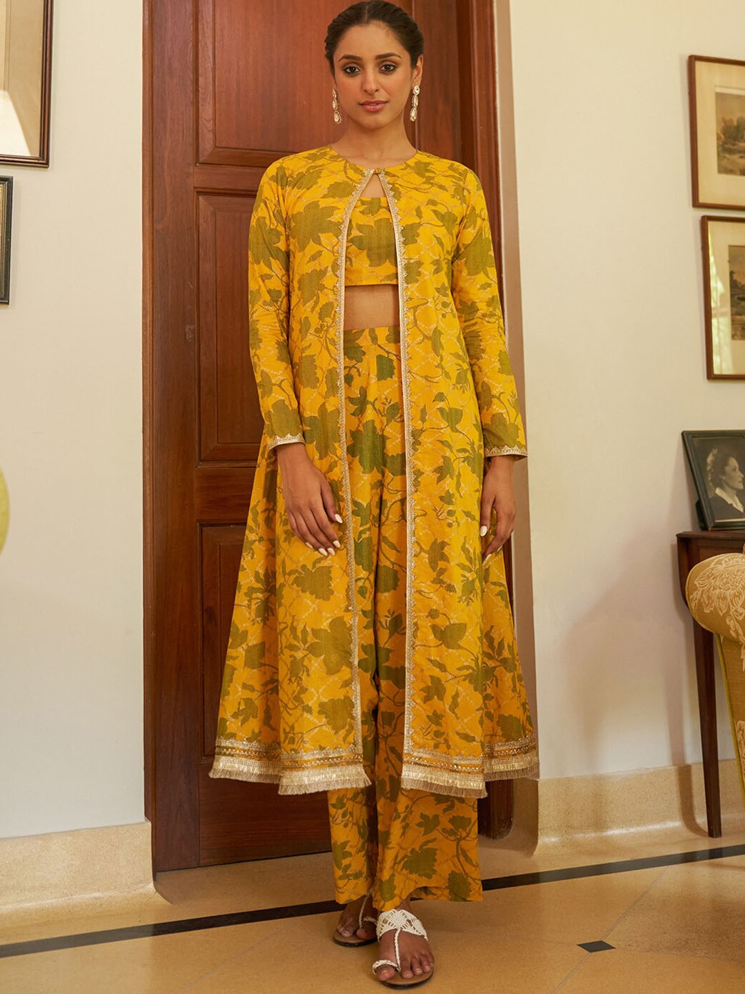 

Janasya Floral Printed Pure Cotton Co-Ord Set And Shrug, Mustard