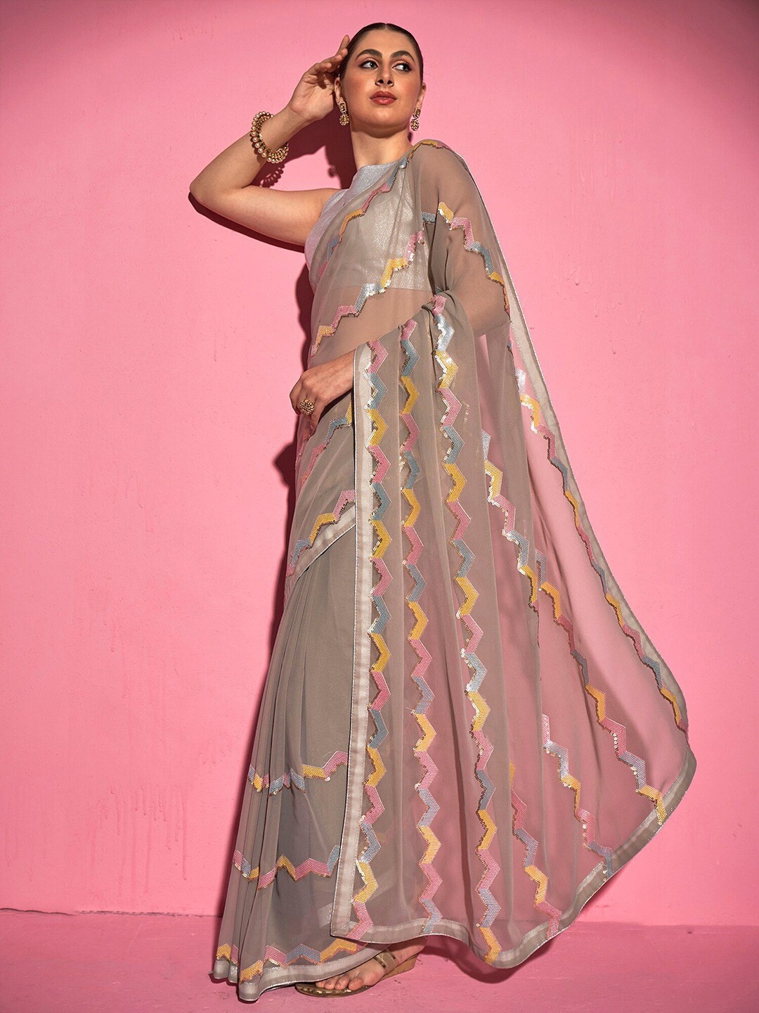 

DIVASTRI Embellished Sequinned Pure Georgette Saree, Grey