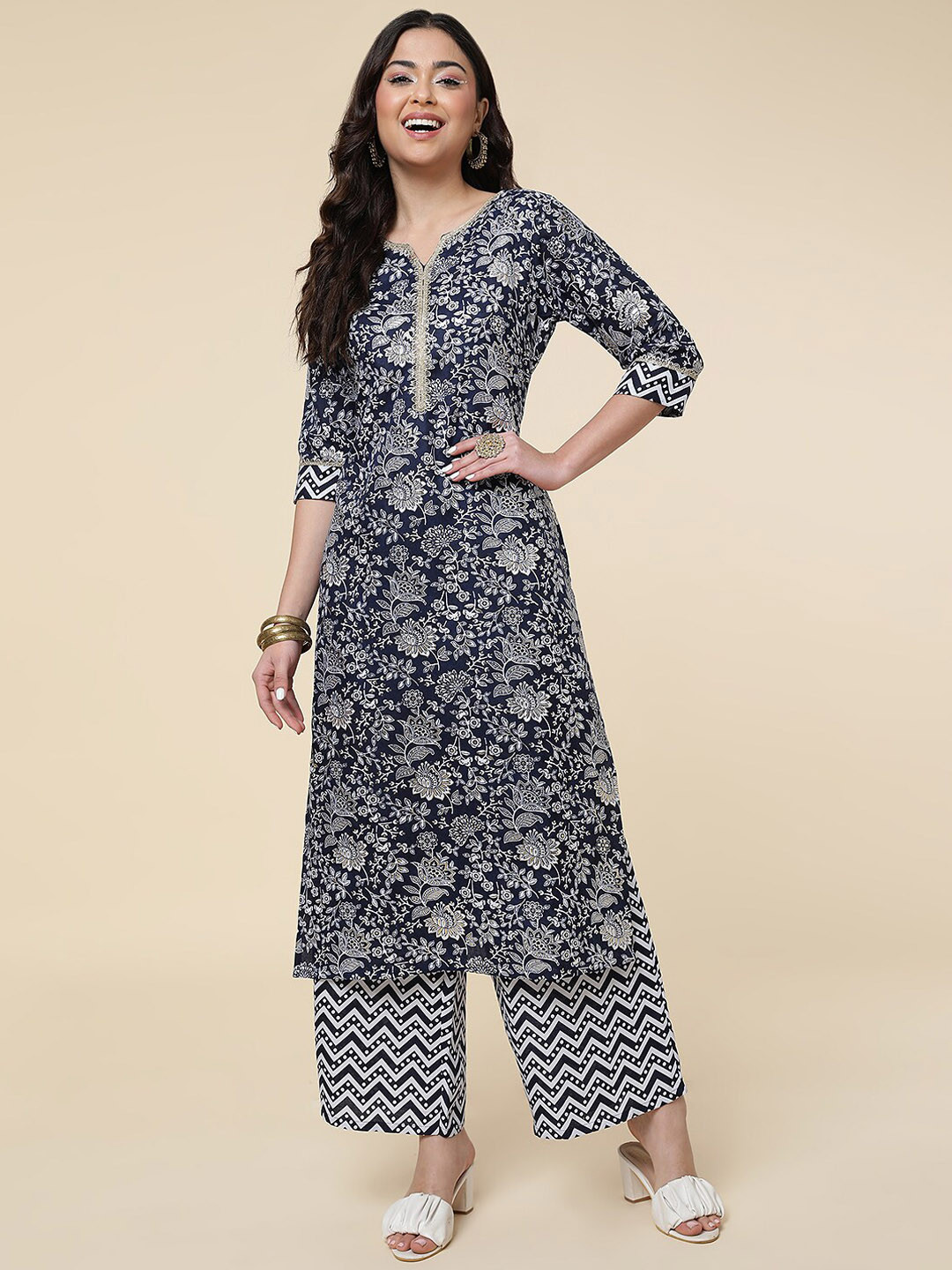 

CLEMIRA Floral Printed Round Neck Regular Kurta with Salwar, Black