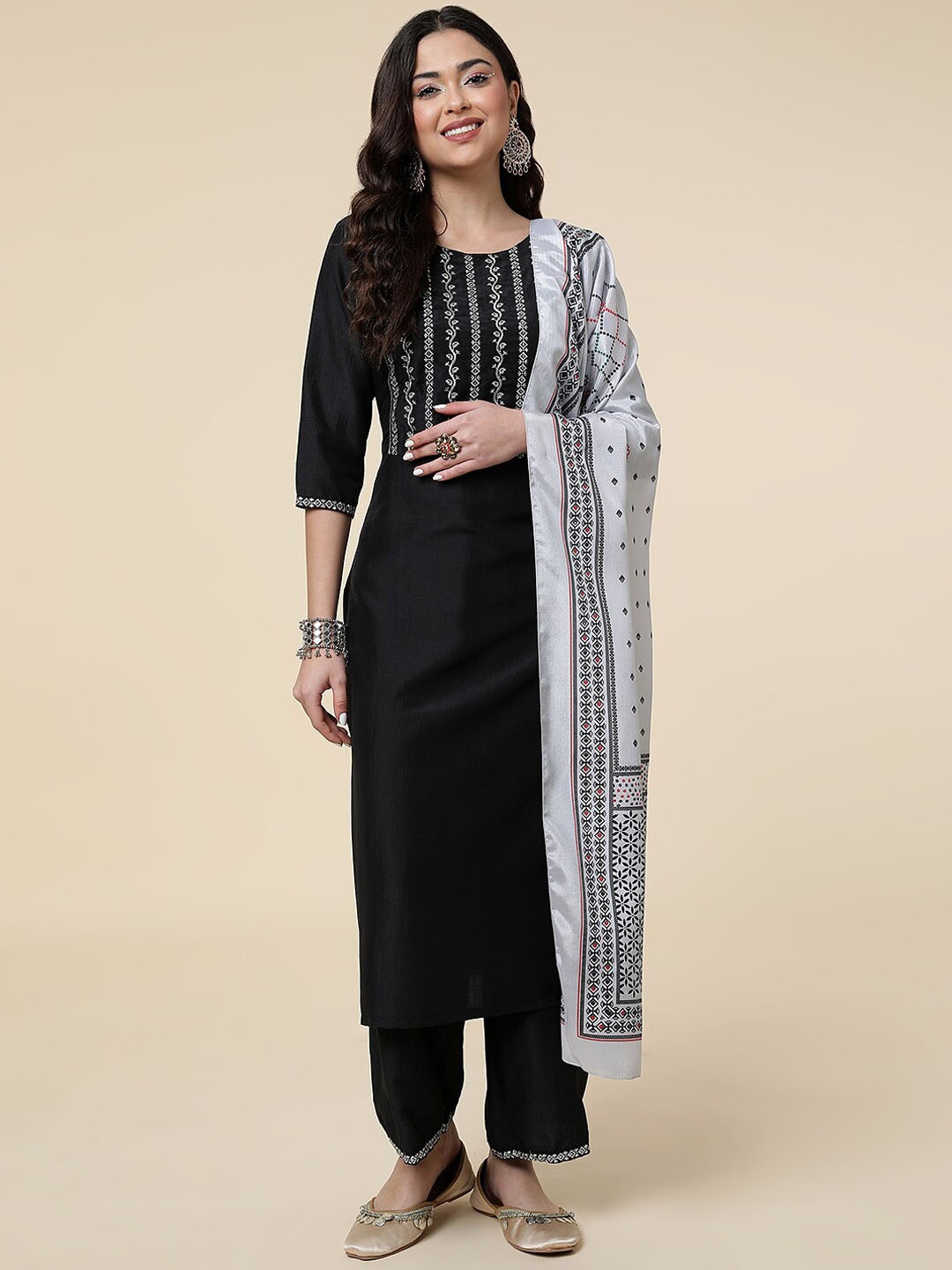 

CLEMIRA Ethnic Motifs Yoke Design Thread Work Kurta Set With Dupatta, Black