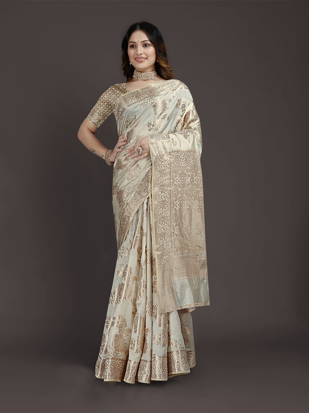 

Mitera Beige & Gold-Toned Ethnic Motifs Woven Design Zari Kasavu Saree