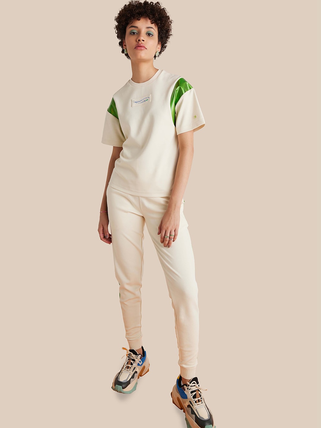 

Muvazo Women Custom Straight Fit Jogger, Cream