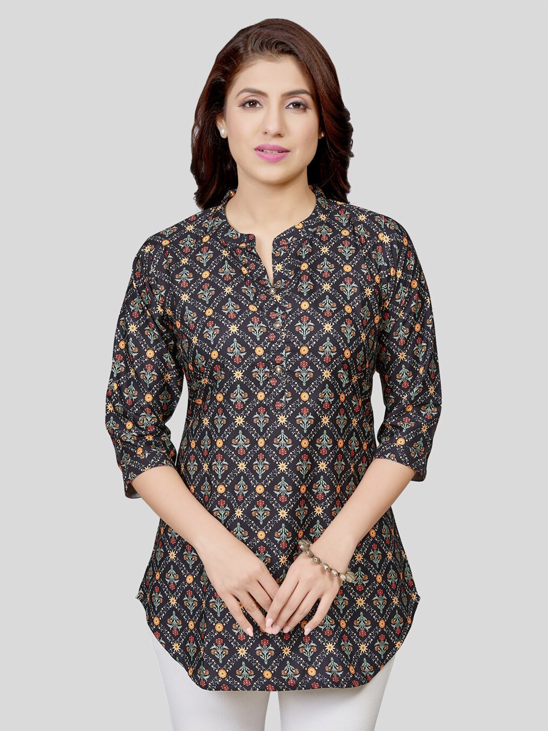 

Saree Swarg Floral Printed A-Line Kurti, Black