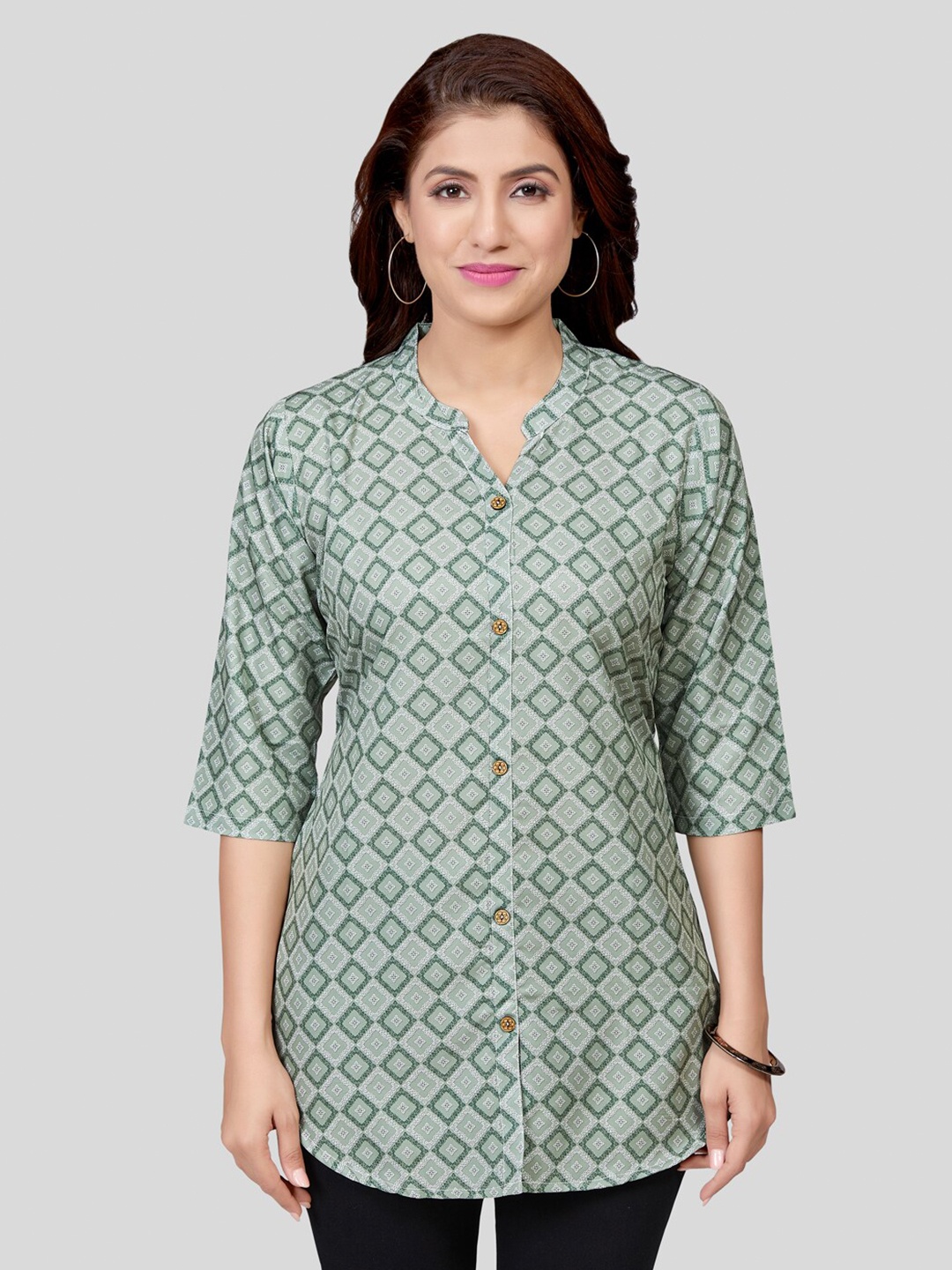 

Saree Swarg Geometric Printed Mandarin Collar A-Line Kurti, Green