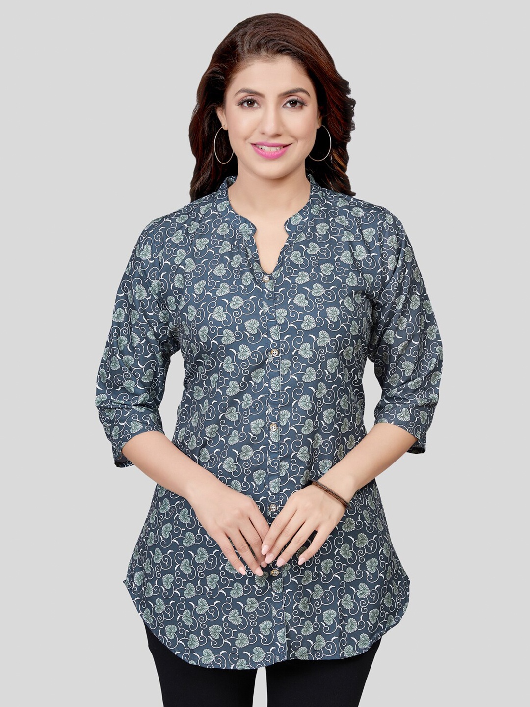 

Saree Swarg Ethnic Motifs Mandrain Collar Three-Quarter Sleeves Kurti, Grey