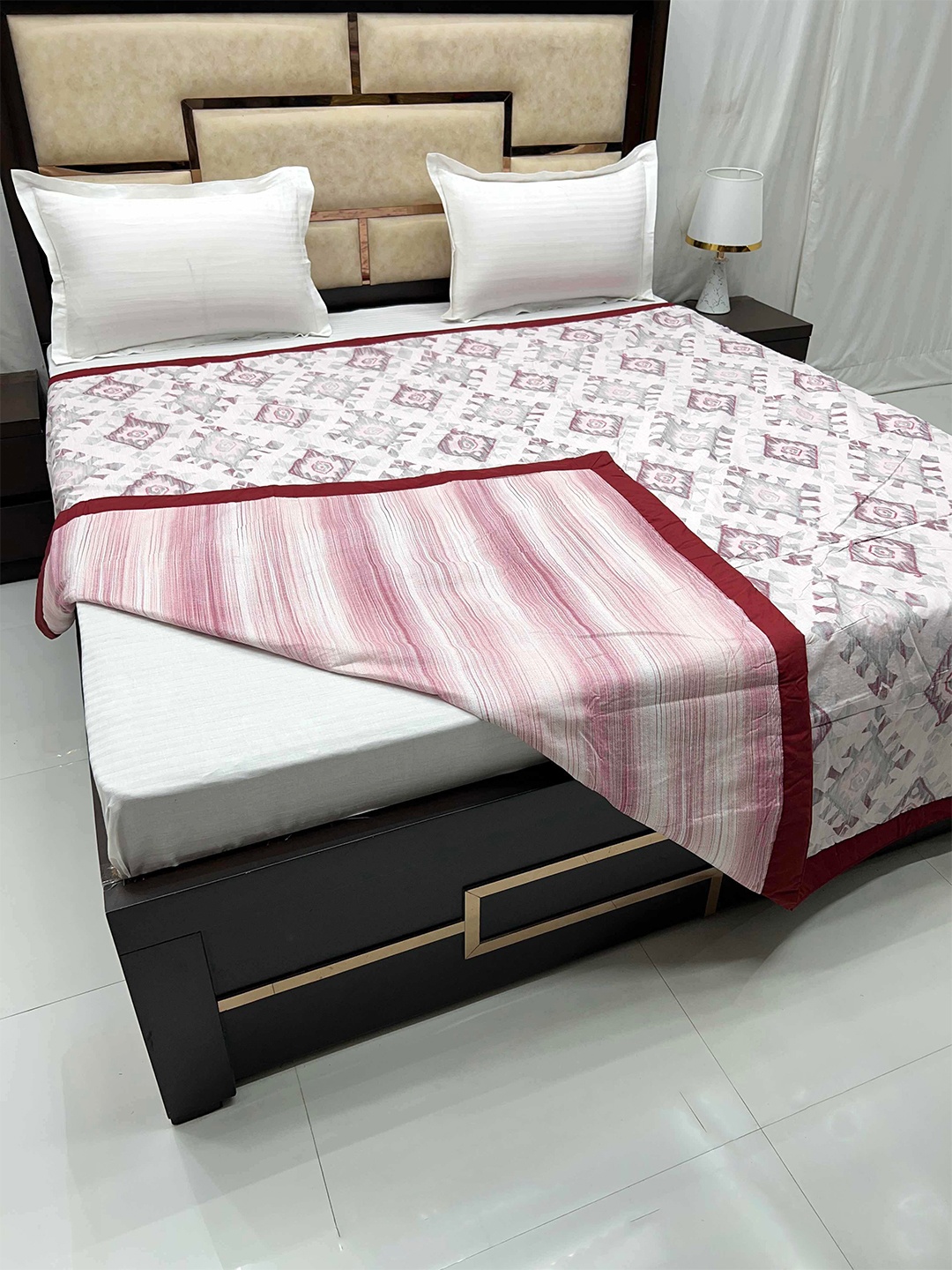 

Pure Decor Maroon & White AC Room Reversible 300 GSM Double Bed Dohar