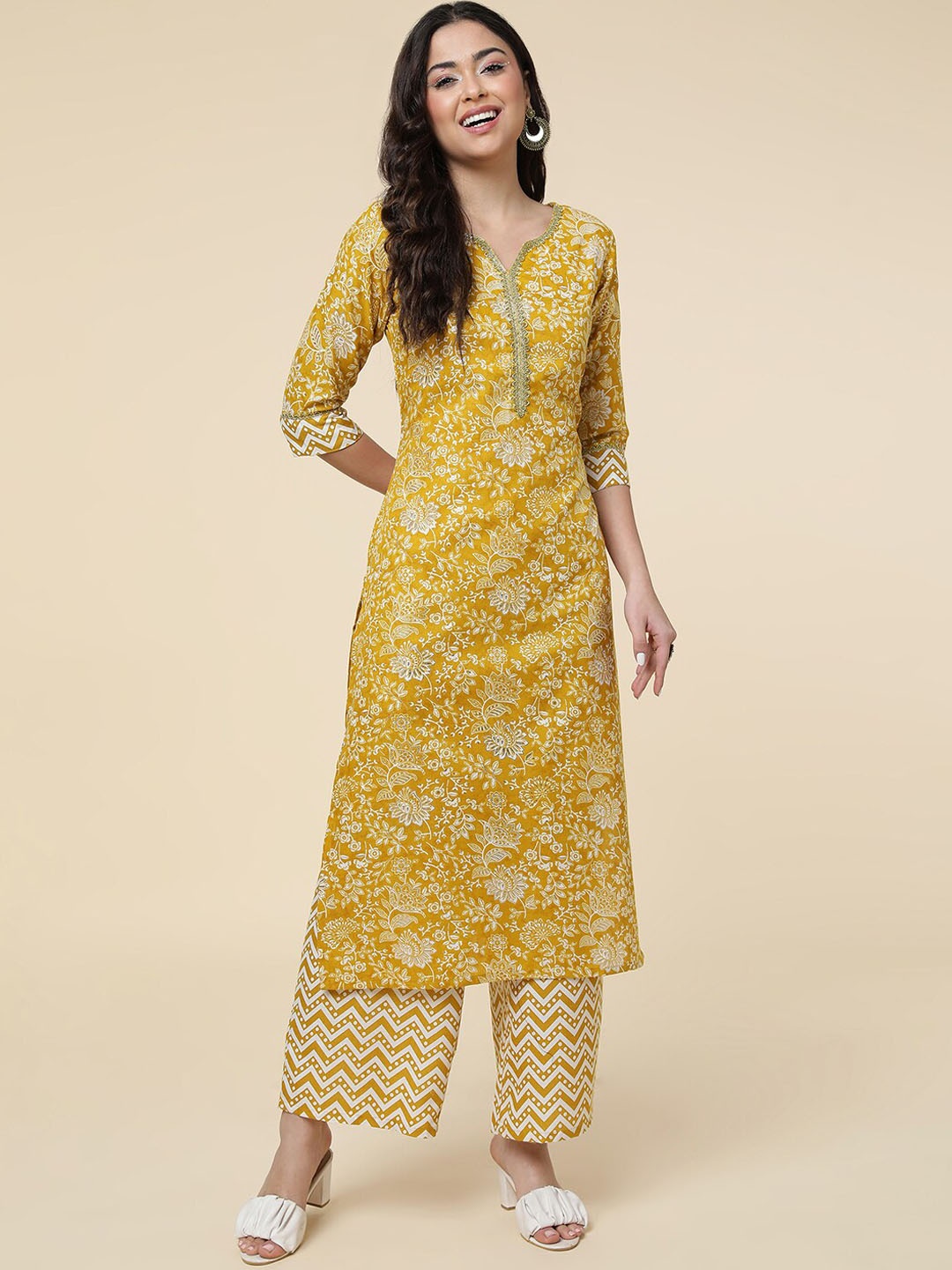 

CLEMIRA Floral Printed Regular Gotta Patti Kurta with Palazzos, Yellow