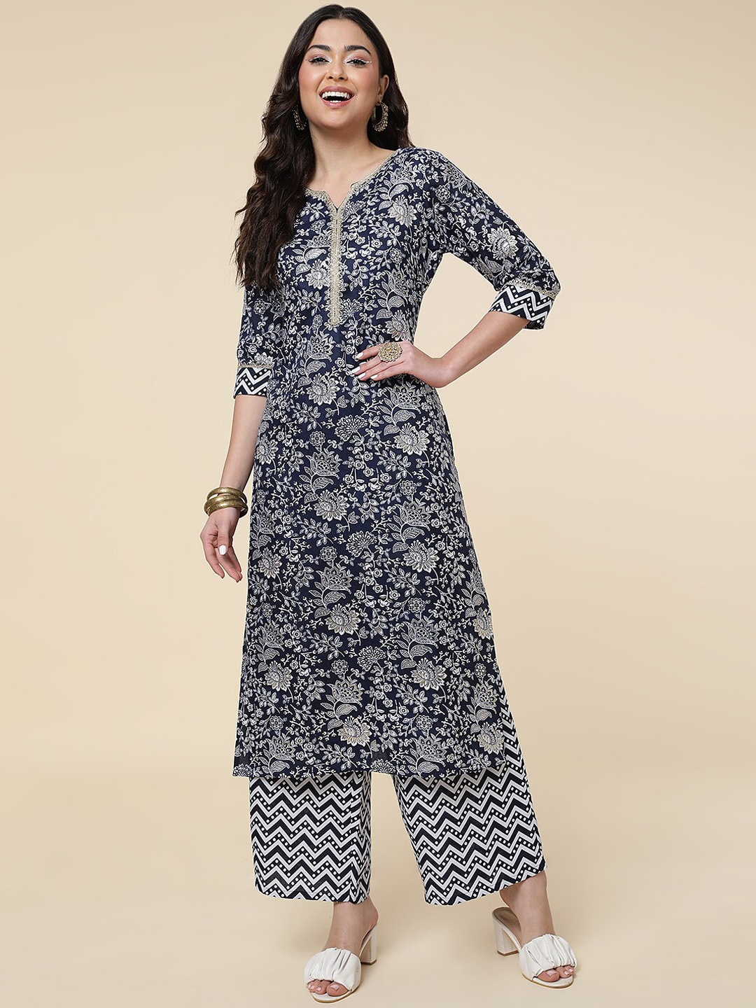 

CLEMIRA Floral Printed Round Neck Gotta Patti Straight Kurta With Palazzos, Black