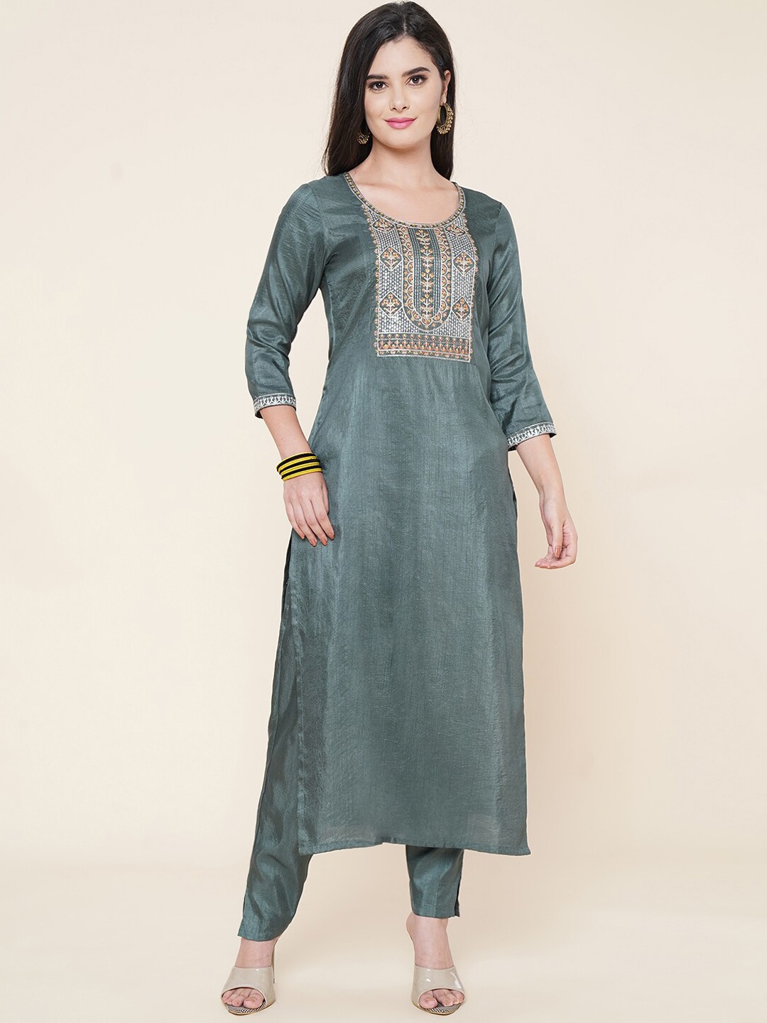 

CLEMIRA Floral Yoke Design Sequinned Kurta With Trousers & Dupatta, Grey