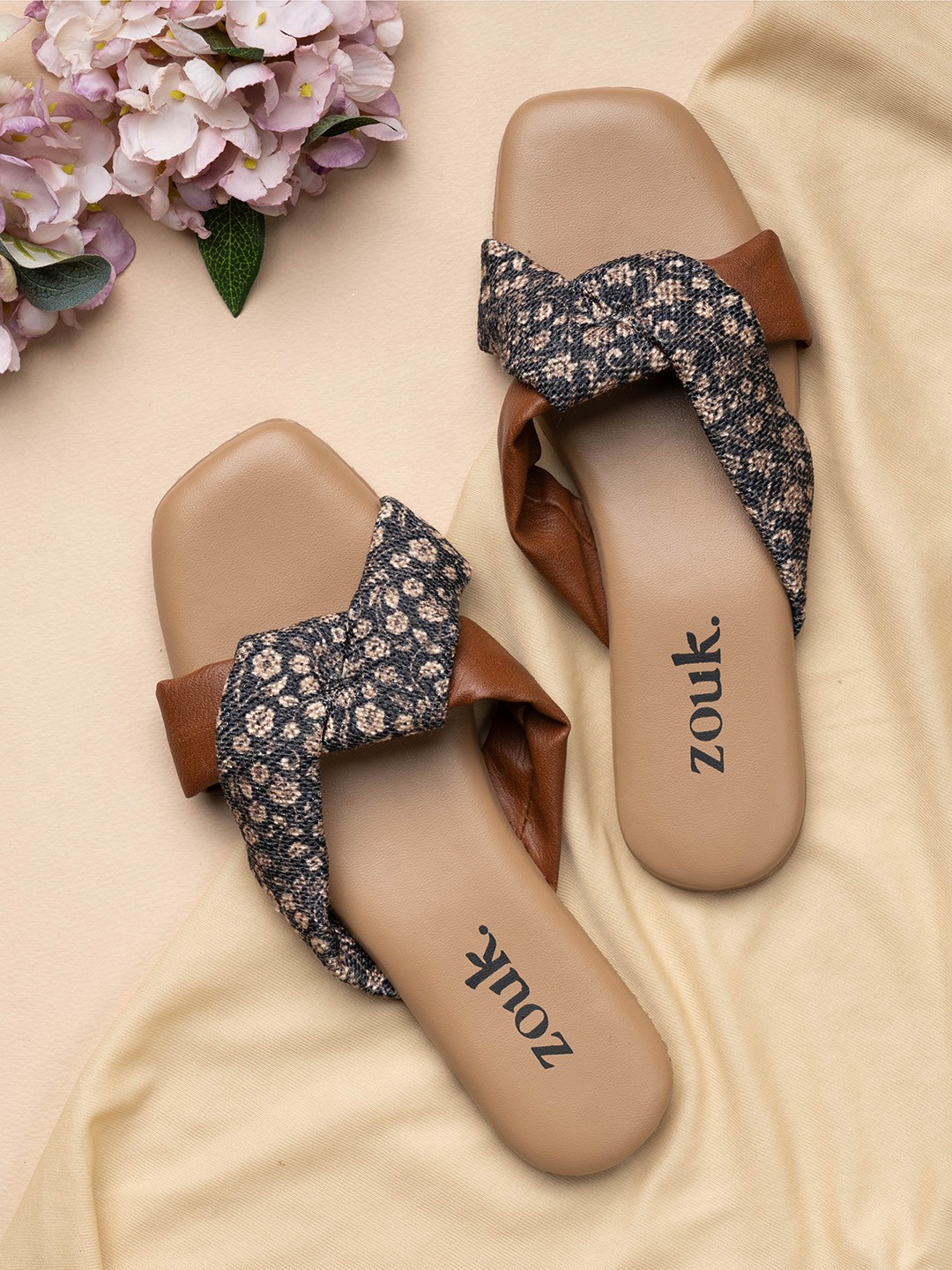 

ZOUK Printed Open Toe Flats, Black