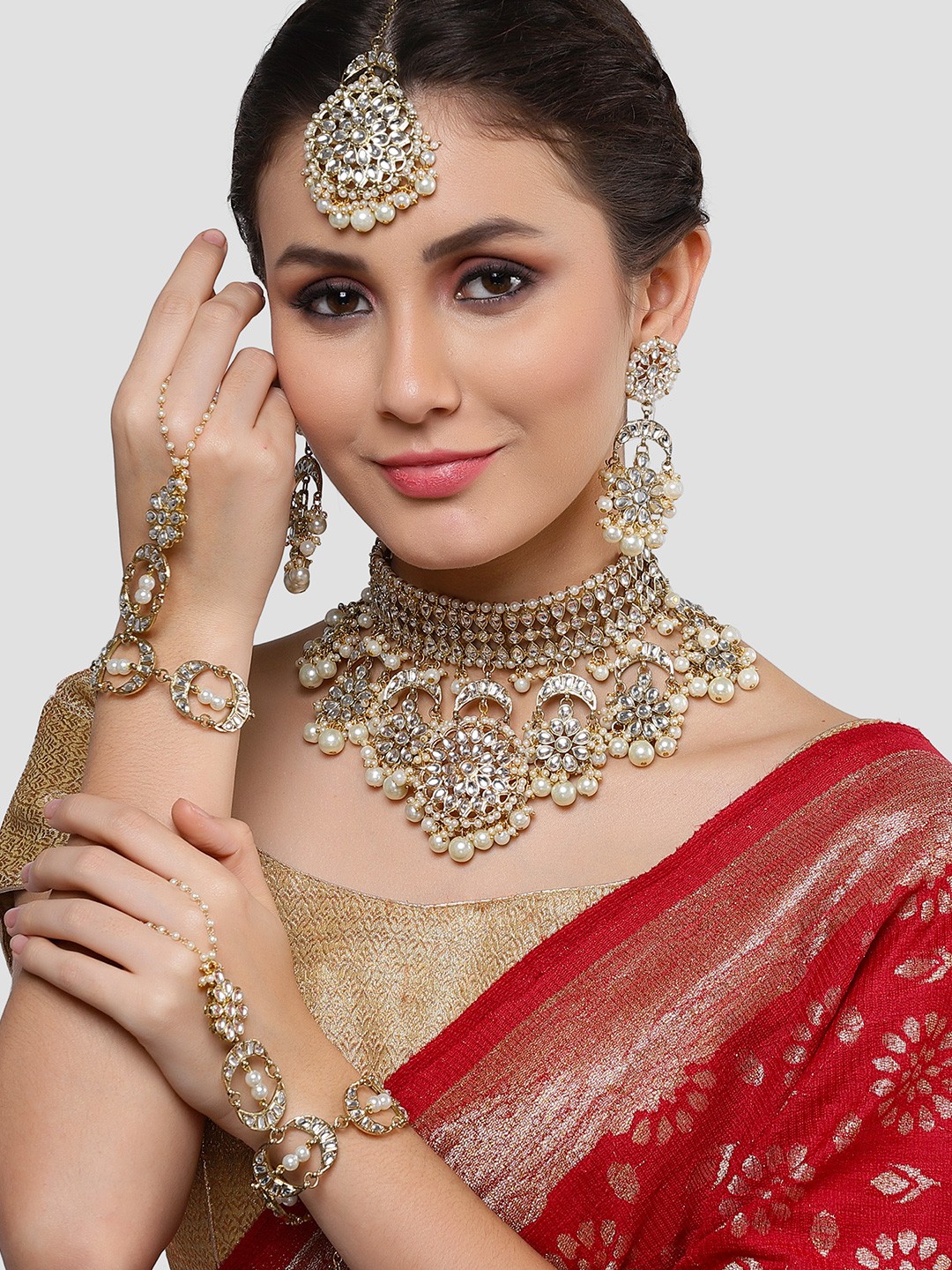 

KARATCART Gold-Plated Kundan-Studded & Beaded Jewellery Set