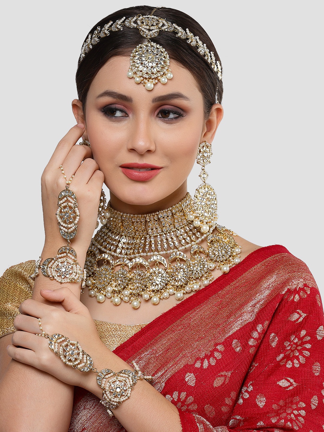 

KARATCART Gold-Plated Kundan-Studded & Beaded Jewellery Set