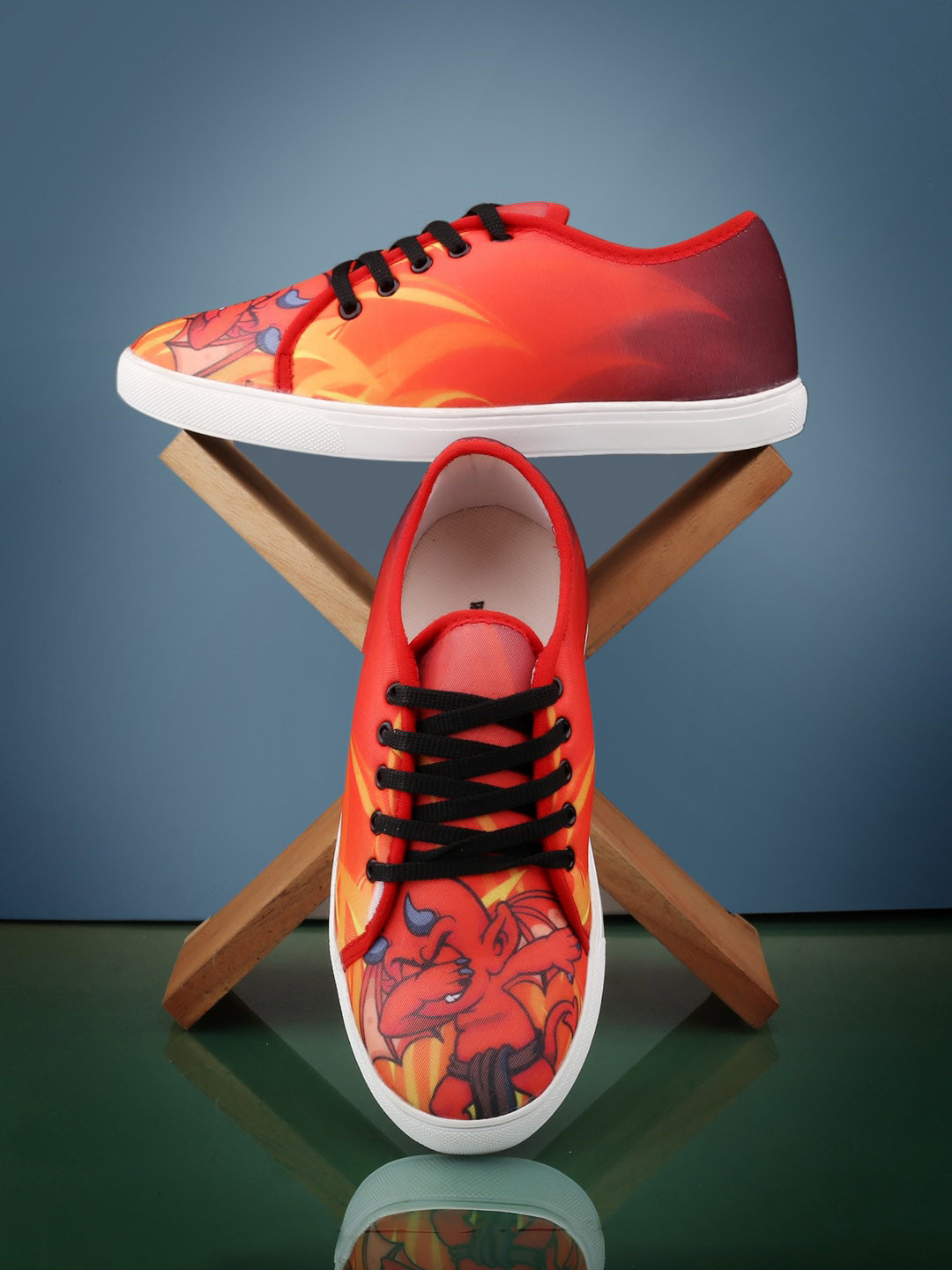 

Woakers Men Printed Waterproof Lining Canvas Sneakers, Red