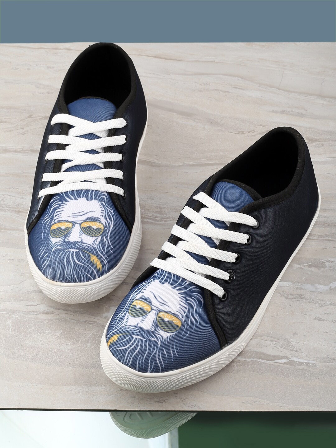 

Woakers Men Printed Waterproof Lining Canvas Sneakers, Black