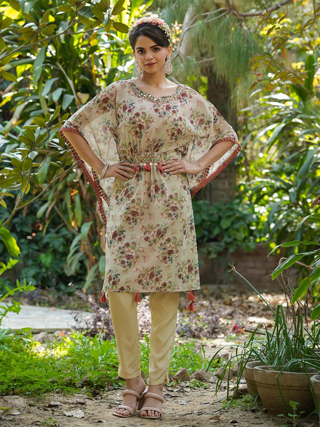 

SCAKHI Floral Printed Kaftan Tunic With Trousers, Green
