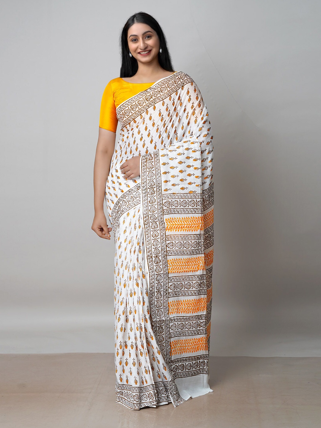 

Unnati Silks Ethnic Motifs Pure Cotton Handloom Block Print Saree, White