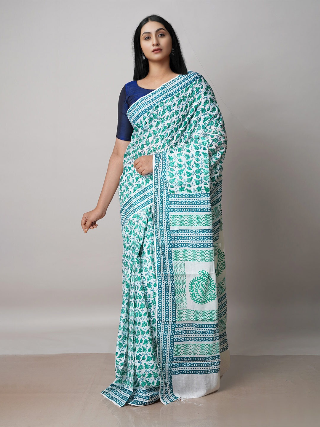 

Unnati Silks Floral Printed Pure Cotton Block Print Saree, White
