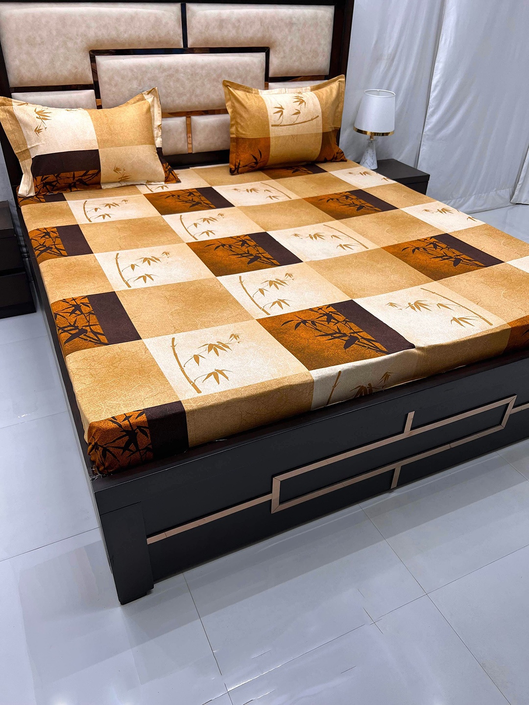 

Pure Decor Velar Sib Brown & White Floral Cotton 400 TC King Bedsheet With 2 Pillow Covers