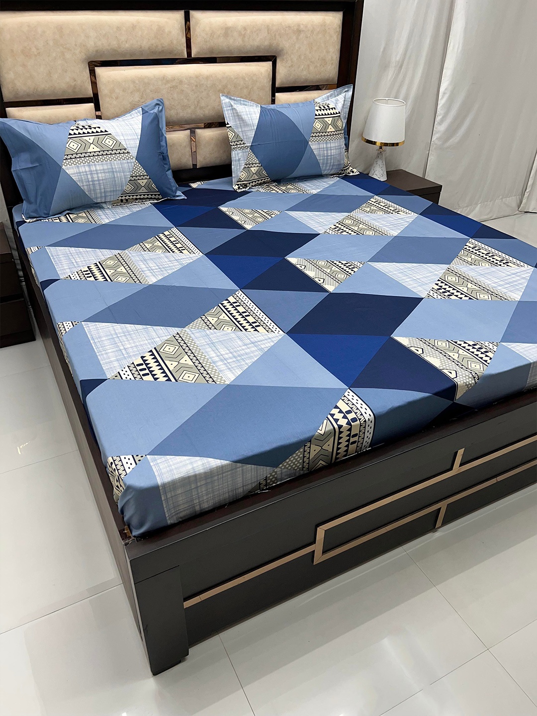 

Pure Decor Velar Sib Blue & White Printed Cotton 400 TC King Bedsheet with 2 Pillow Covers