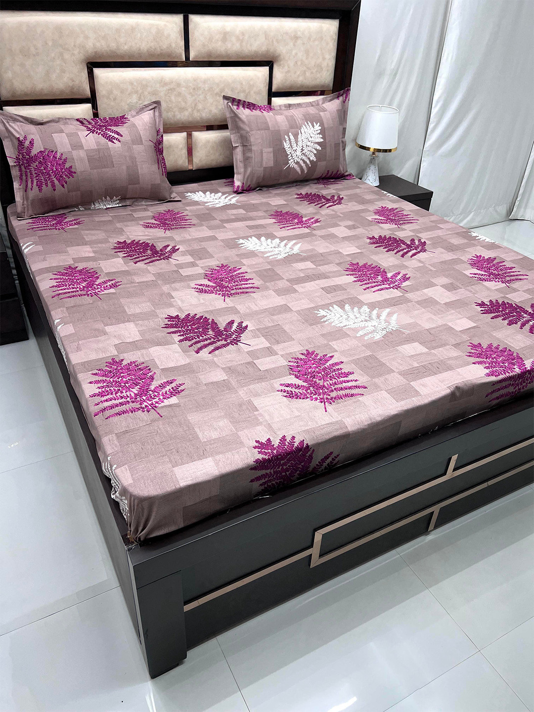 

Pure Decor Velar Sib Pink Floral Pure Cotton 400 TC King Bedsheet With 2 Pillow Covers