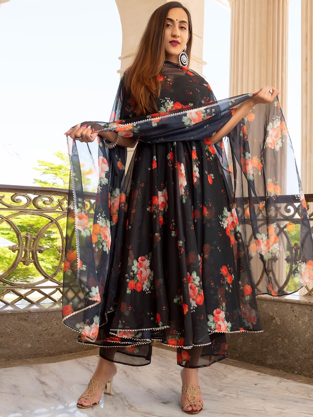

GORGONE Floral Printed Empire Gotta Patti Kurta with Palazzos & Dupatta, Black
