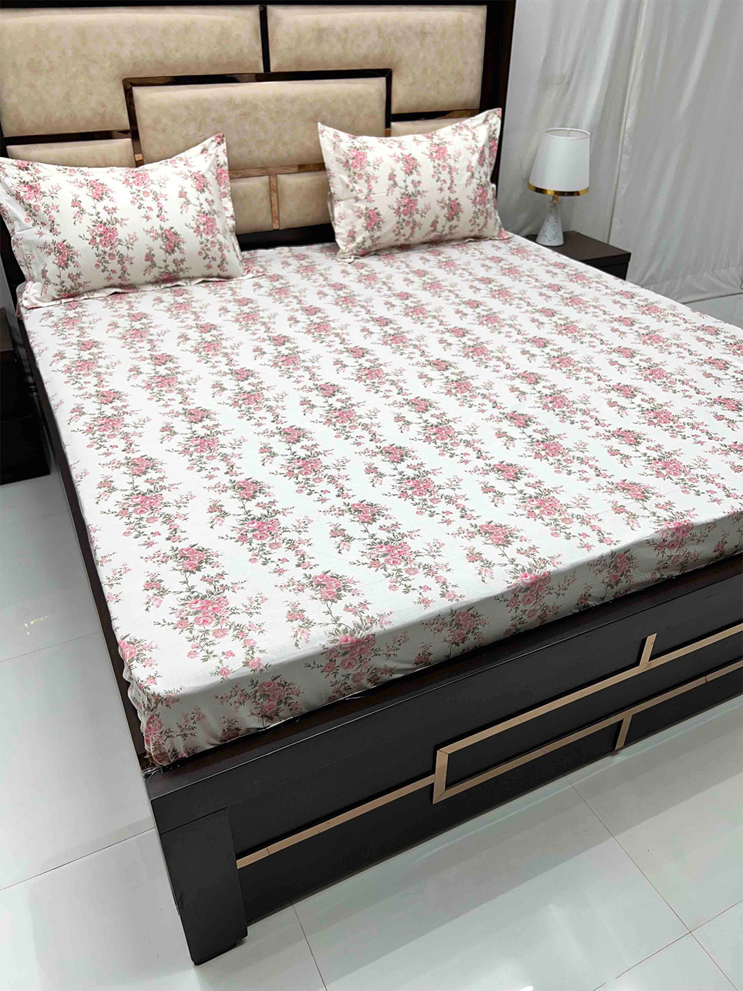 

Pure Decor Villa Pink & White Printed Cotton 400 TC King Bedsheet with 2 Pillow Covers