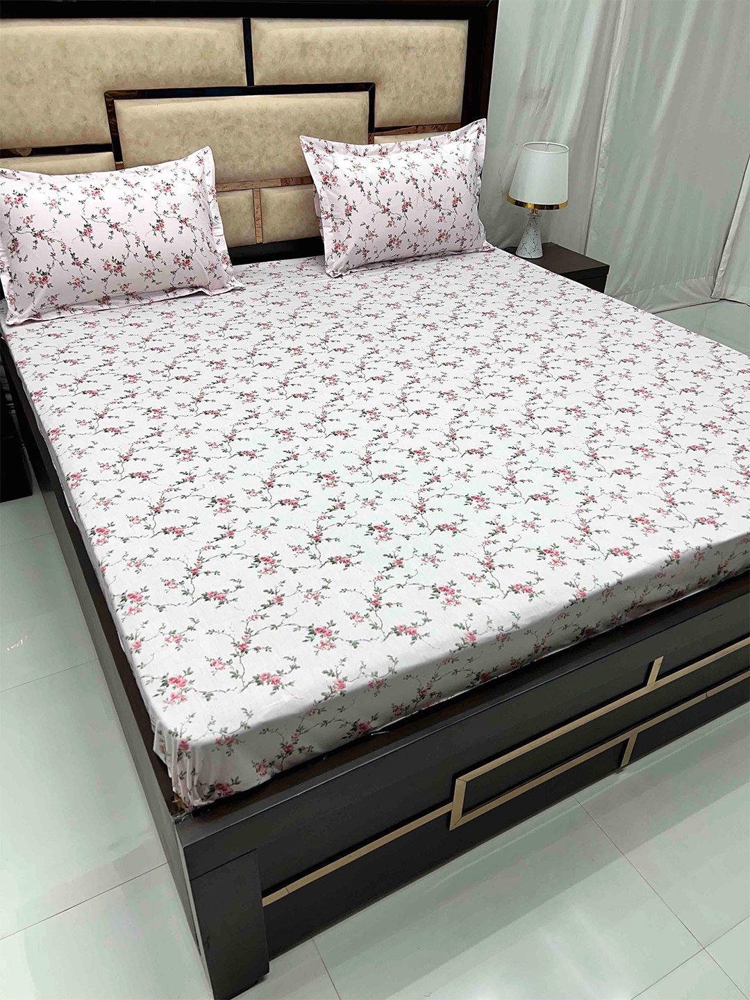 

Pure Decor White & Pink Floral Pure Cotton 400 TC King Bedsheet with 2 Pillow Covers