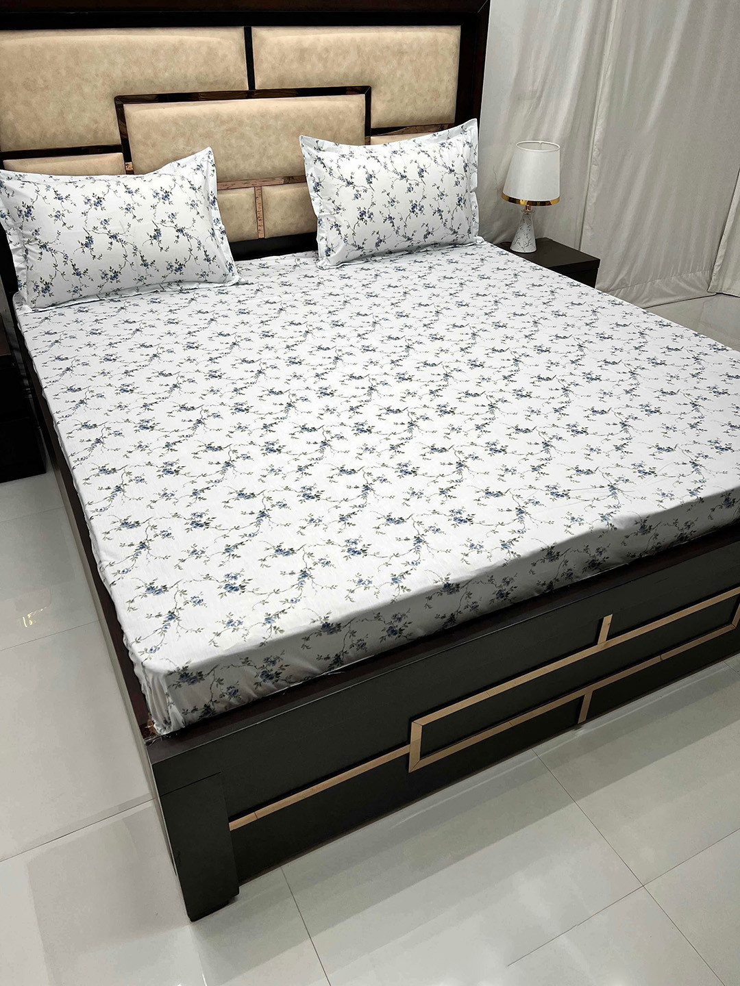 

Pure Decor Villa Blue & White Floral Cotton 400 TC King Bedsheet With 2 Pillow Covers