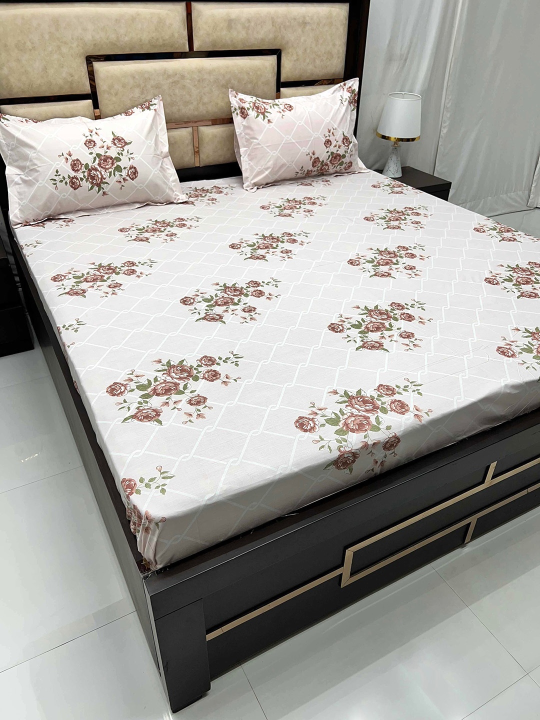 

Pure Decor Villa Pink Floral Cotton 400 TC King Bedsheet With 2 Pillow Covers
